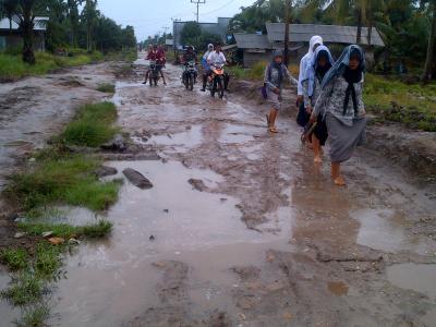 Miris, Perjuangan Berat Siswa Menuju Sekolah di Rupat  